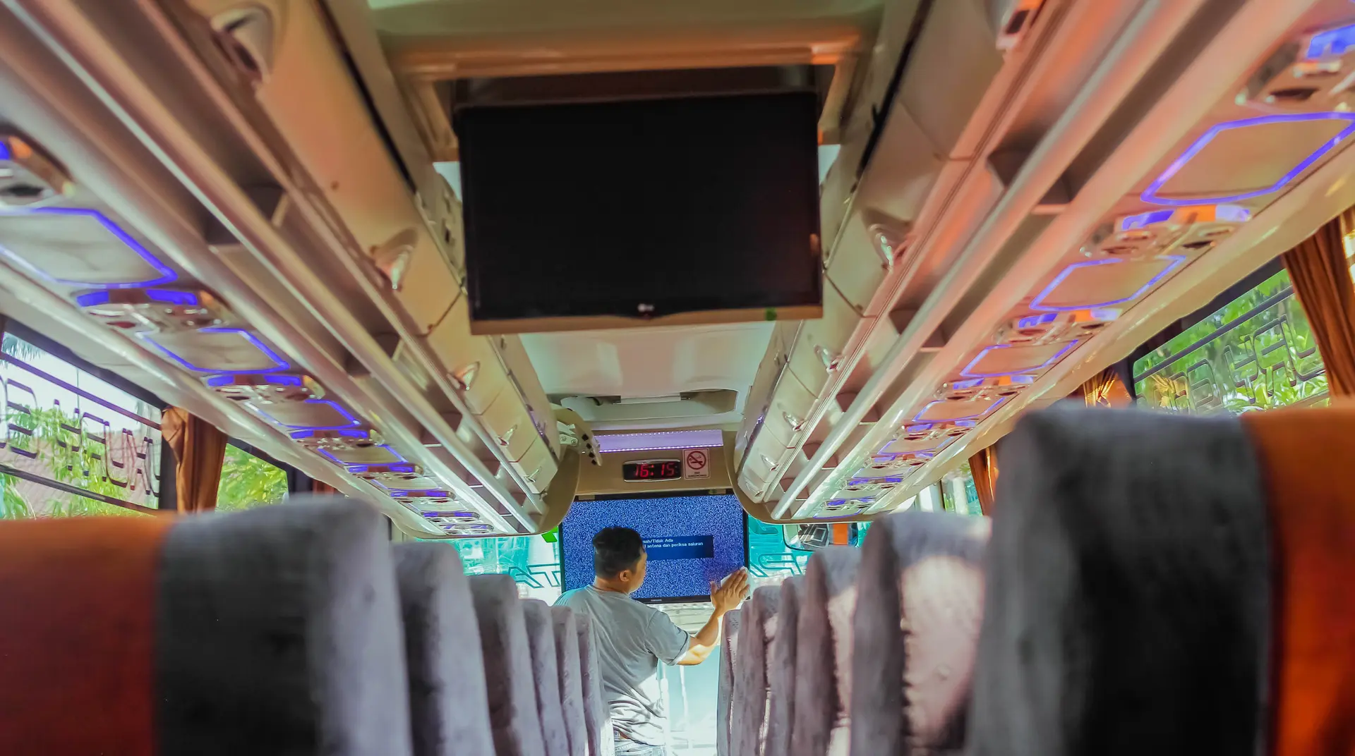 Bus Medium 31-33 nyaman